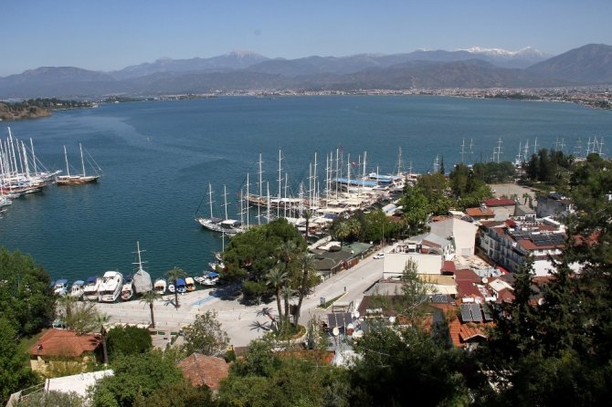 Fethiye’de Yasağın Ardından Cadde Ve Sokaklar Boş Kaldı