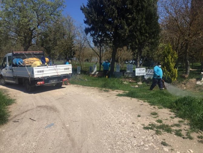 Manisa’da Mezarlıklar Bakıma Alındı