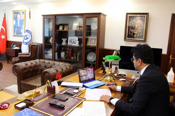 Adü Rektörü Aldemir, Yök Başkanı İle Telekonferans Yöntemiyle Toplantı Yaptı