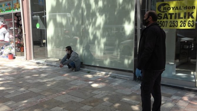 2 Gündür Kaçan Korona Virüs Şüphelisi Genci Polis Sokakta Yakaladı