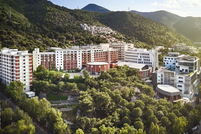 Başkan Özgener: "İeü Olarak Yeniliklerin Öncüsü Olmaya Devam Edeceğiz"