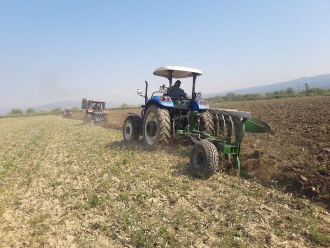 Adü Ziraat Fakültesi Toprak İşleme Ve Ekim Hazırlıklarına Başladı