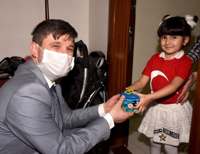 "Biz Bize Yeteriz" Kampanyasına Kumbaralarıyla Destek Oldular