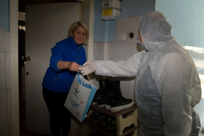 Çiğli’de Hasta Ve Yaşlılara Medikal Yıkama Seti