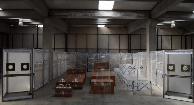 İzto, İzmirlilere Tıbbi Malzemeleri Ulaştırdı