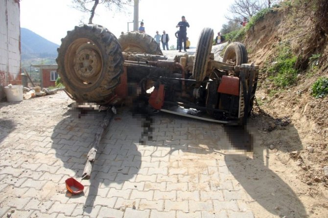 Traktörün Altında Kalan 7 Yaşındaki Çocuk Hayatını Kaybetti