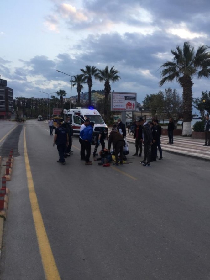 Motosiklet Yayaya Çarptı; 2 Yaralı