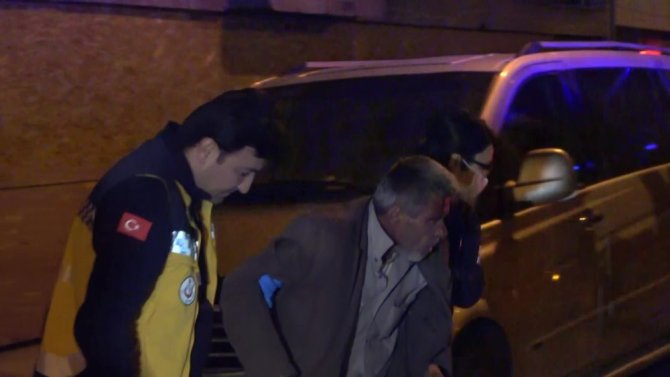 Yere Düşüp Kanlar İçinde Kalan Adamı Şans Eseri Polisler Fark Etti