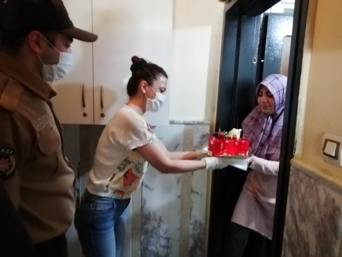 Vefa Sosyal Destek Grubundan Pasta Sürprizi