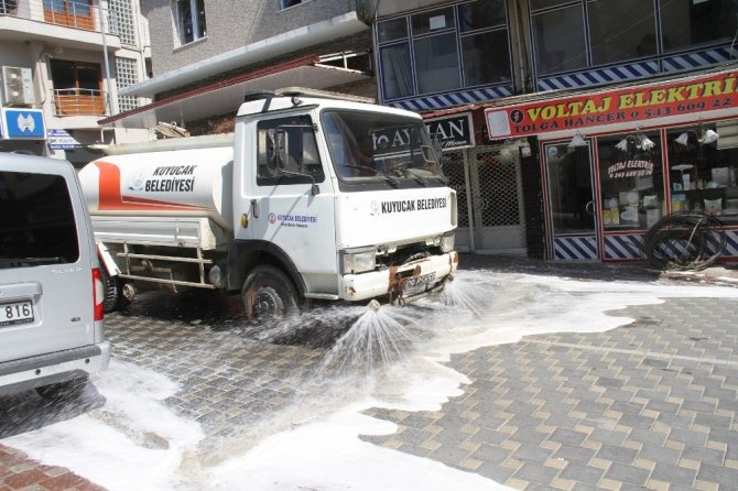 Kuyucak’ta Pazaryerleri Dezenfekte Ediliyor