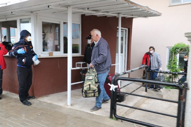 Afyonkarahisar’da Karantina Altındaki 511 Vatandaş Memleketlerine Uğurlandı