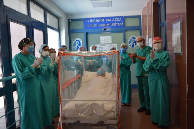 Korona Virüsü Yenen Hastalar Alkışlarla Böyle Uğurlandı