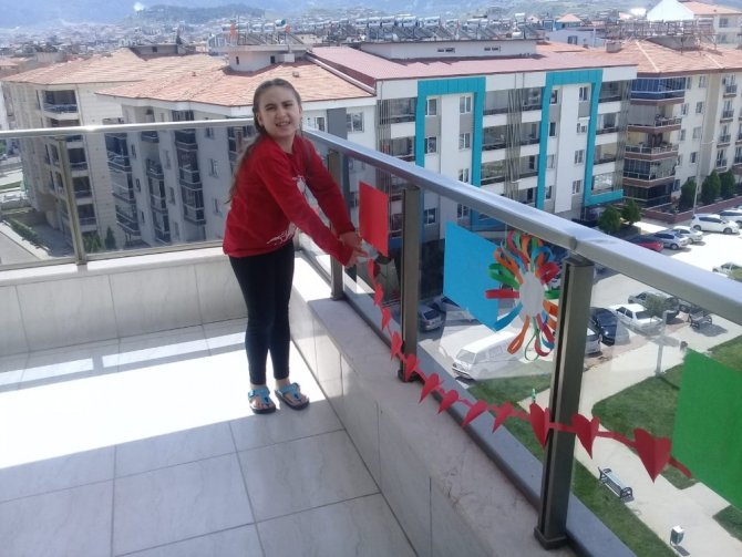 Öğrencileriyle Birlikte 23 Nisan’ı Uzaktan Kutladı