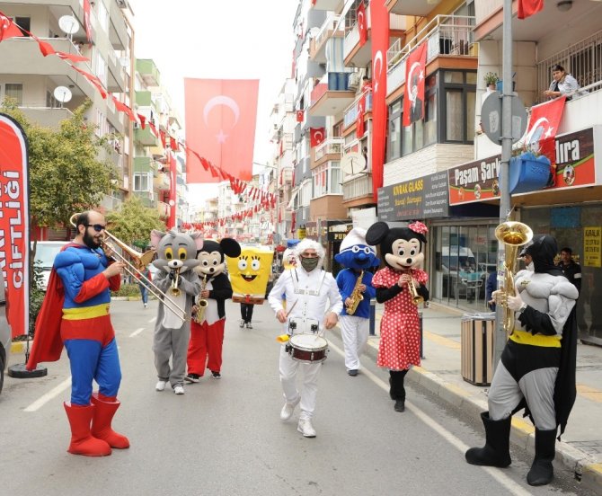 İzmir’de 23 Nisan Kutlamaları