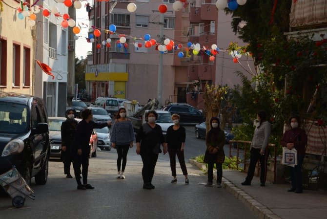 Dışarı Çıkamayan Çocukları İçin Sokağı Süslediler