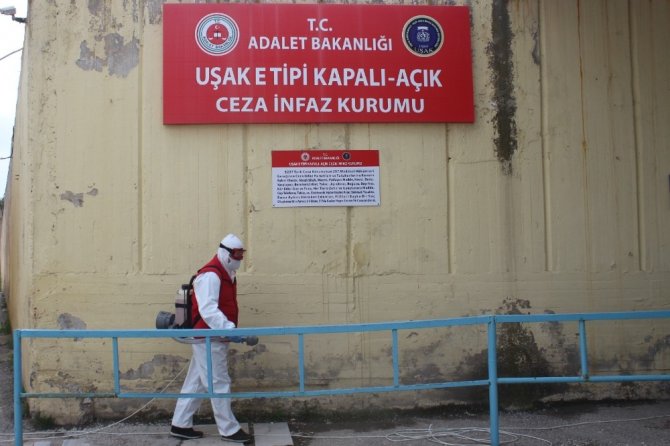 Uşak Cezaevinde Dezenfekte İşlemleri Sürüyor