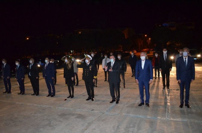 Didim Protokolü Önce İstiklal Marşı Okudu Ardından Dilek Balonu Uçurdu