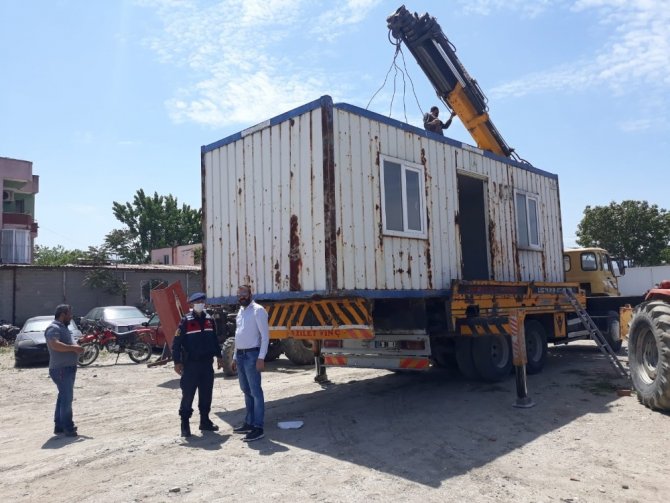 Denizli’de 4 Tonluk Konteyneri Çekici İle Çaldılar