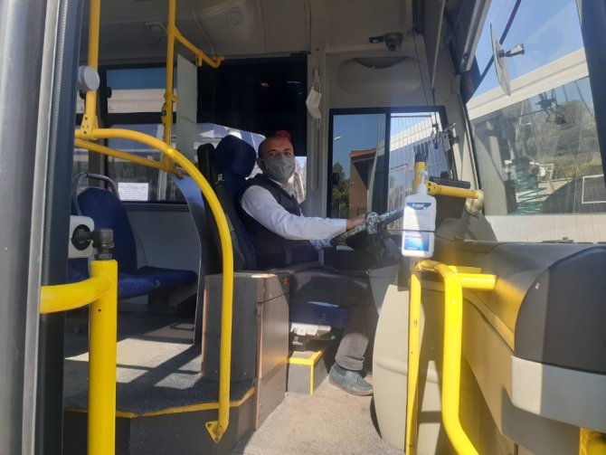 Aydın’da Şehiriçi Özel Halk Otobüslerine El Dezenfektanı Dağıtıldı