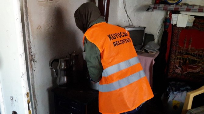 Kuyucak’ta Vatandaşın Sobası Temizlendi