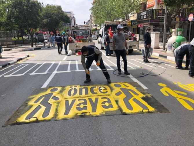 Manisa’da Yol Çizgileri Ve Trafik İşaretçileri Yenileniyor