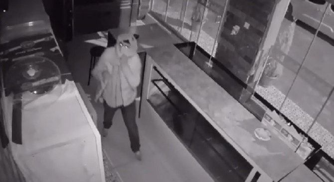 İş Yerinden Televizyon Çalan Hırsız Güvenlik Kamerasına Yakalandı