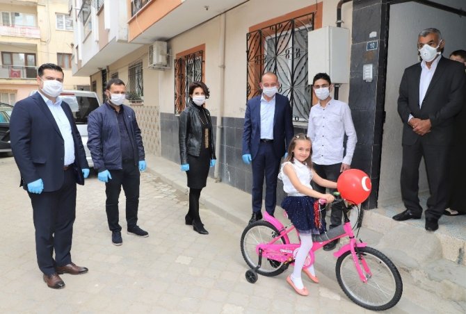 Çocuklar Ödüllerini Başkan Akın’dan Aldı