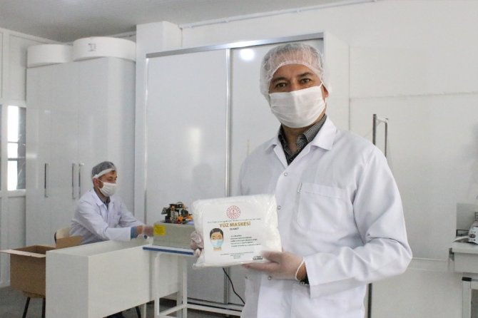 Bu Meslek Lisesi Ultraviyole Işınlarla 27 Bin Adet ‘Cerrahi Maske’ Üretti