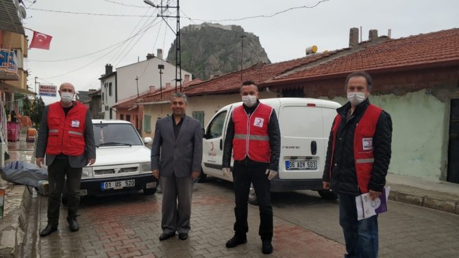 Afyonkarahisar’da Kızılay Yağmur Çamur Demeden Yardımları Ulaştırıyor