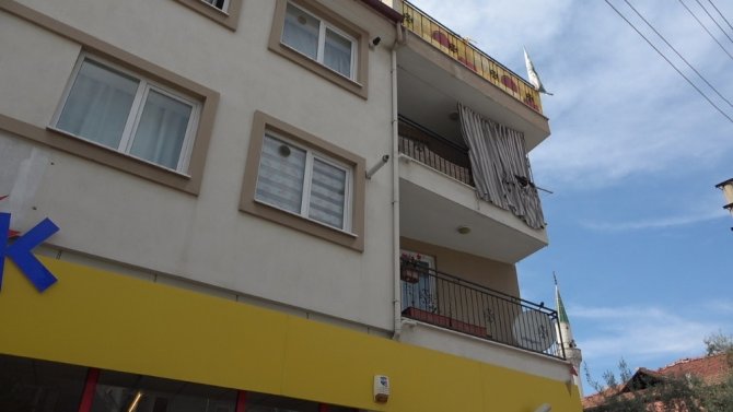 Boğazına Hortum Bağlayıp İntihara Kalkışan Şahıs 10 Metreden Aşağı Böyle Düştü