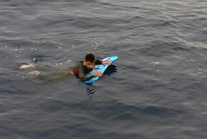 Sörf Tahtası İle Ölüme Yolculuk