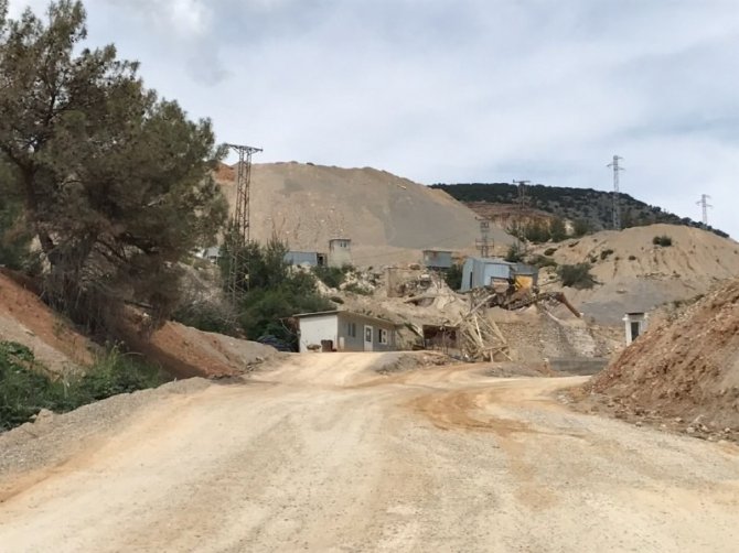 Taş Ocağında Çalışan İşçi Yüksekten Düşerek Öldü