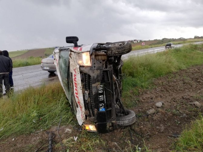 Manisa’da Hasta Nakil Ambulansı Kaza Yaptı