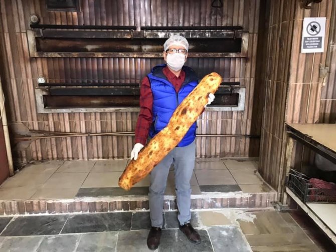 1 Metre 25 Santimetre Uzunluğunda Ve Bir Kilogram Ağırlığındaki Pide 5 Tl