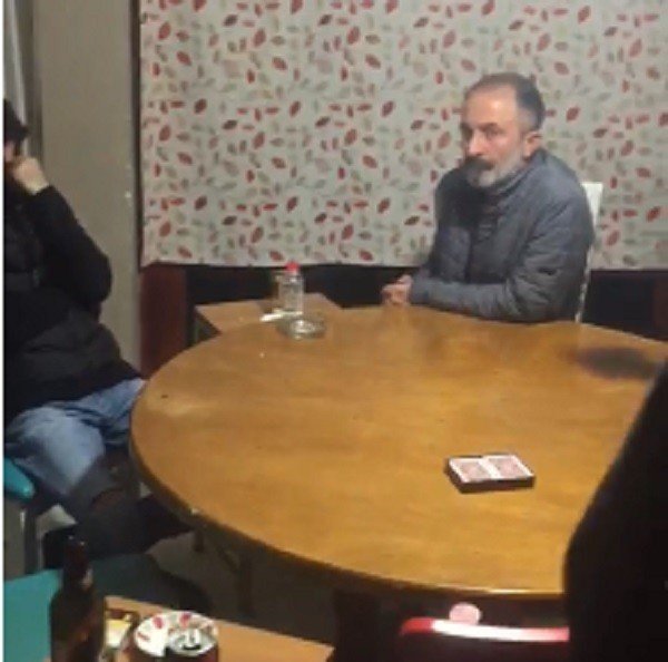 İzmir’de Kumar Partisine Polis Baskını: Dolabın İçinde Saklanırken Yakalandı