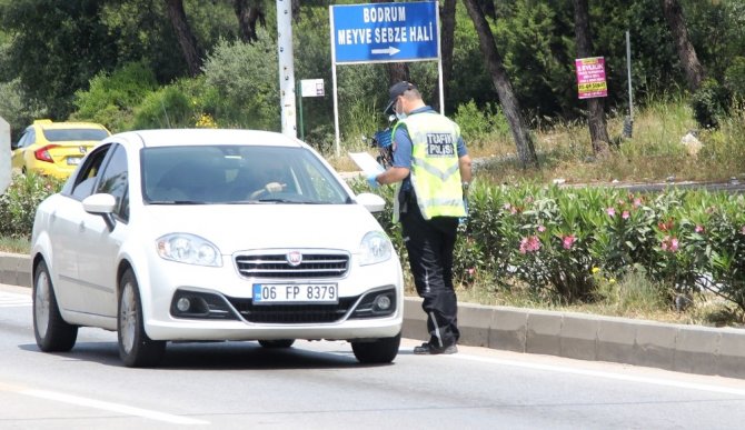 Bodrum’a Giren Araç Sayısı 1 Günde Yüzde 25 Arttı