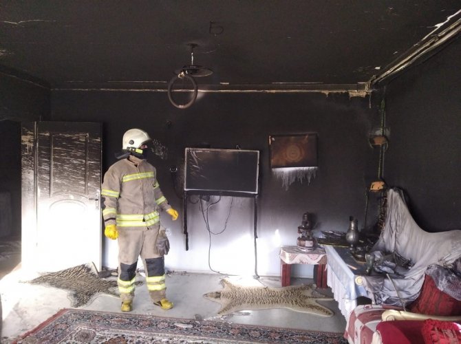 Soba Bacasından Çıkan Yangında 1 Kişi Dumandan Etkilendi