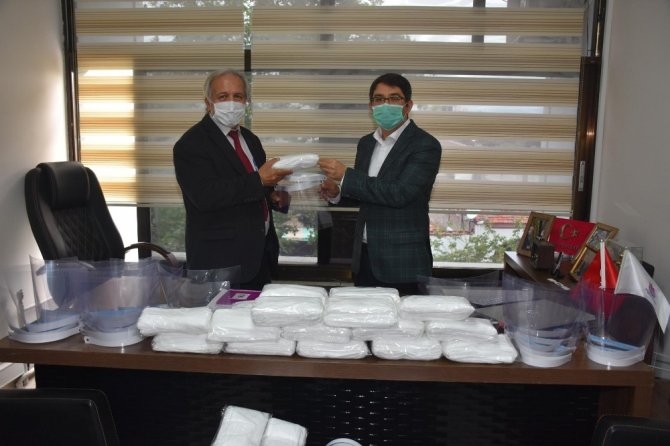 Şehzadeler Belediyesi’nden Berber Ve Kuaförlere Hijyen Seti