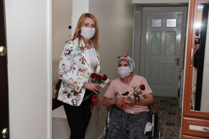 Merkezefendi Belediye’sinden 65 Yaş Ve Üstü Annelere ’Gül’ Sürprizi