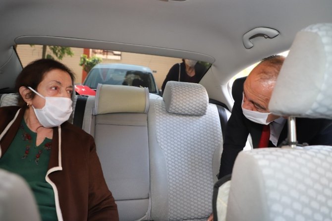 Belediye Başkanı Yaşlı Kadını Makam Aracıyla Gezdirdi