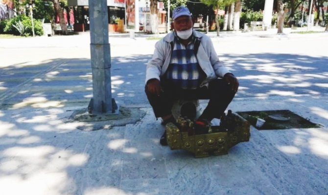 4 Saatlik İzinde Ayakkabı Boyamaya Çıktı