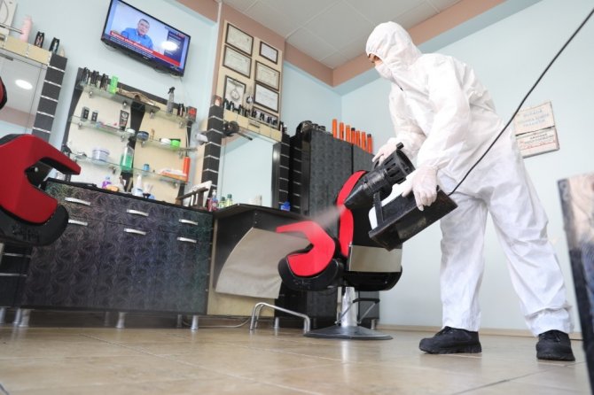 Akhisar Belediyesi, Berber Ve Kuaförleri Dezenfekte Ediyor