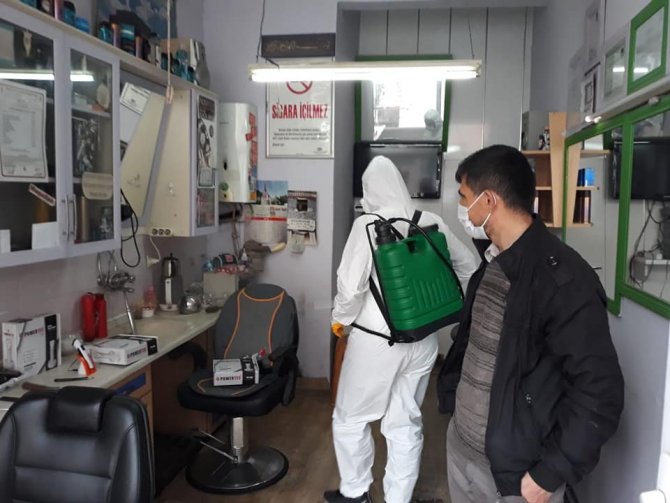 Altıntaş’ta Berber Ve Kuaförler Dezenfekte Edildi