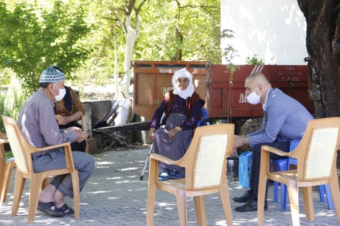 Başkan Uzundemir Şehit Annelerini Ziyaret Etti