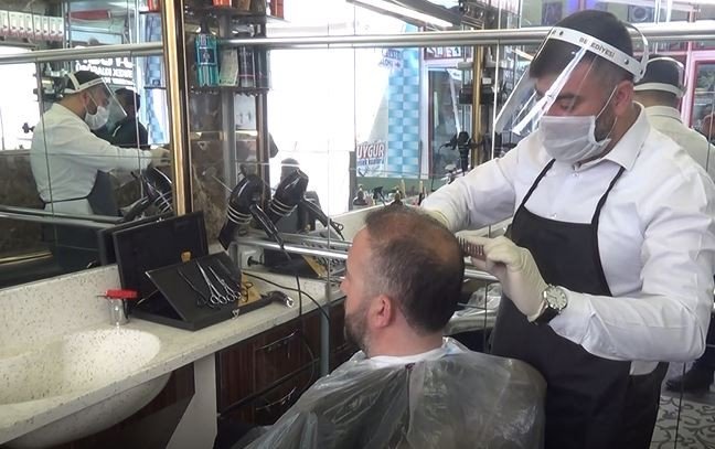 Afyonkarahisar’daki Berberler Çarşısında Bayram Havası Var