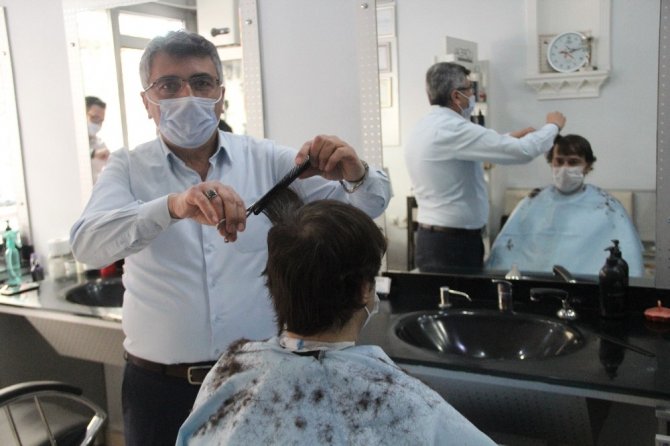 Kütahya’da Berber, Kuaför Ve Güzellik Salonları Yeniden Faaliyete Geçti