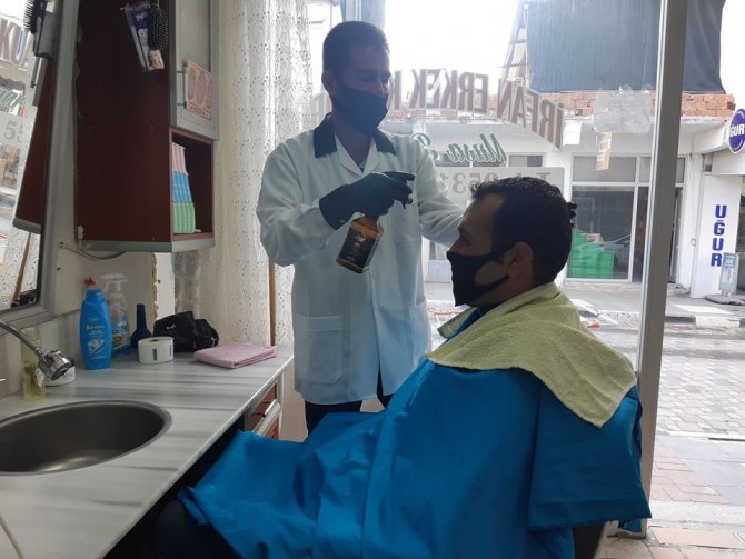 Selendili Berber Ve Kuaförler İş Başı Yaptı