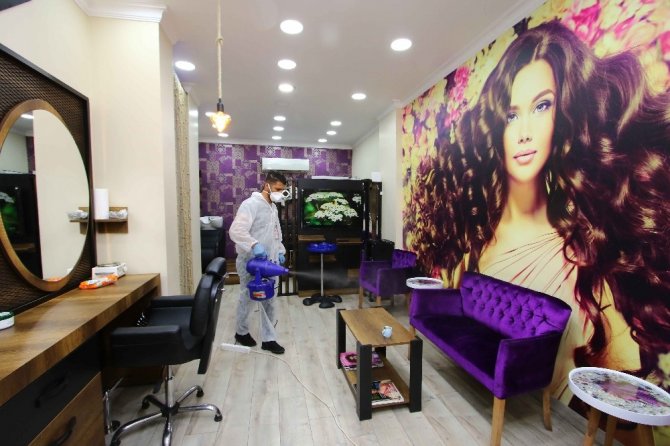 Buca, Bayraklı Ve Balçova’da Berber Ve Kuaförlere Destek