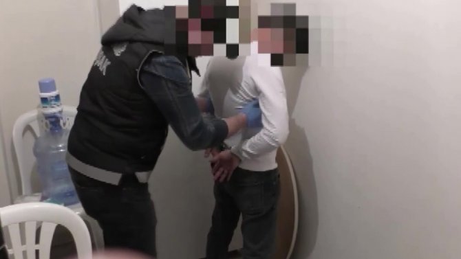 Uşak’ta 30 Polisle Uyuşturucu Operasyonu: 3 Gözaltı