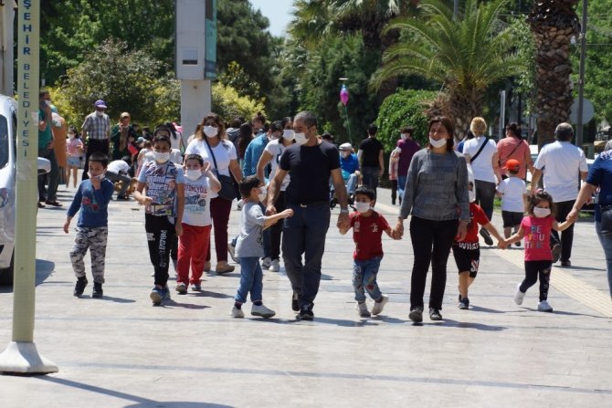 Aydın Sokaklarını Çocuklar Doldurdu